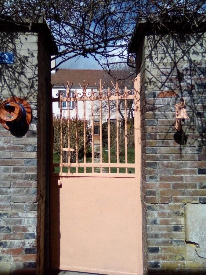 La Grille Fleurie, Chambres D'Hote Chez L'Habitant Arthonnay Ngoại thất bức ảnh
