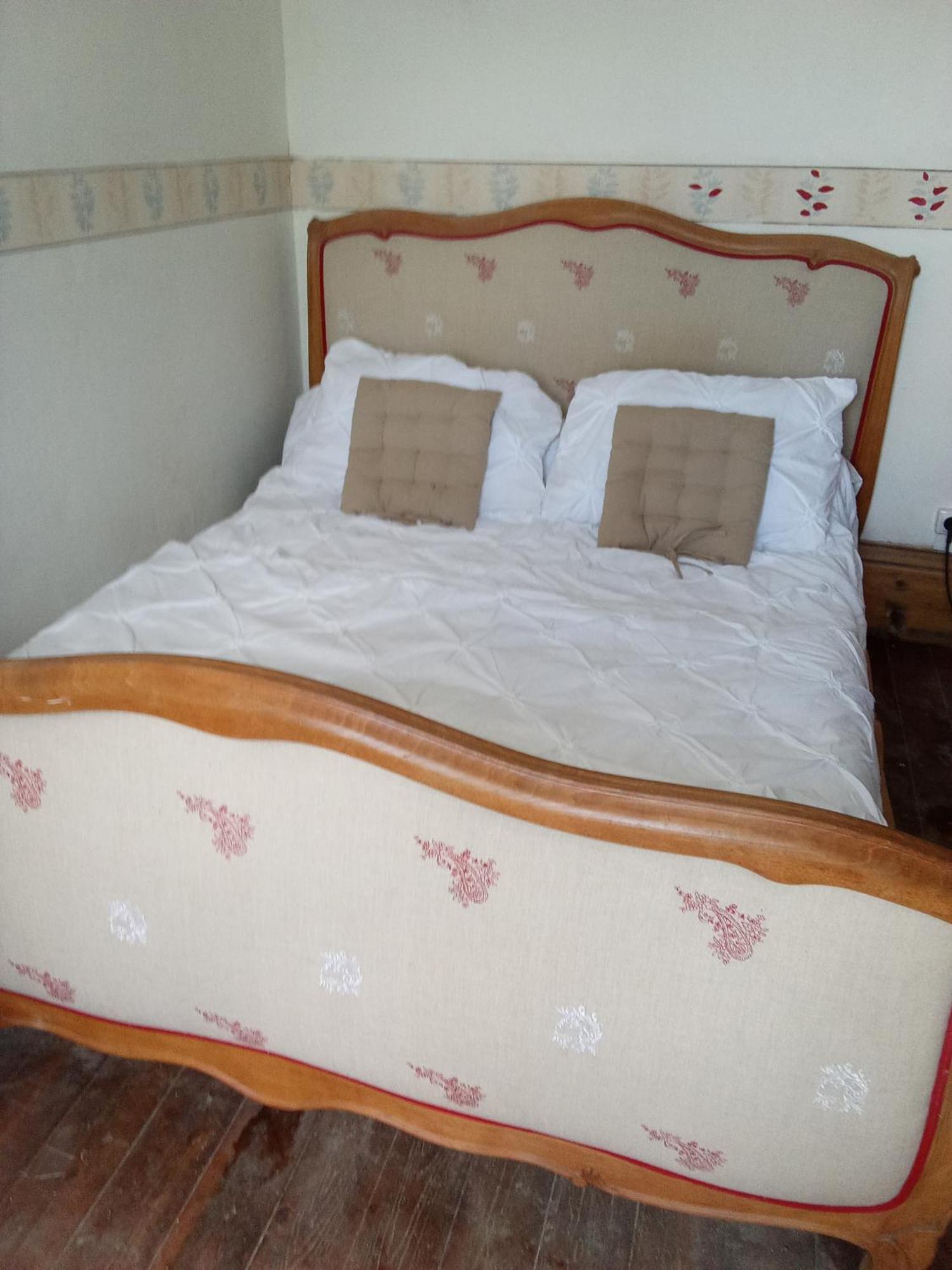 La Grille Fleurie, Chambres D'Hote Chez L'Habitant Arthonnay Ngoại thất bức ảnh