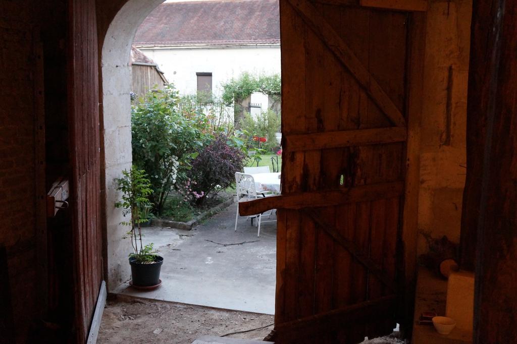 La Grille Fleurie, Chambres D'Hote Chez L'Habitant Arthonnay Ngoại thất bức ảnh